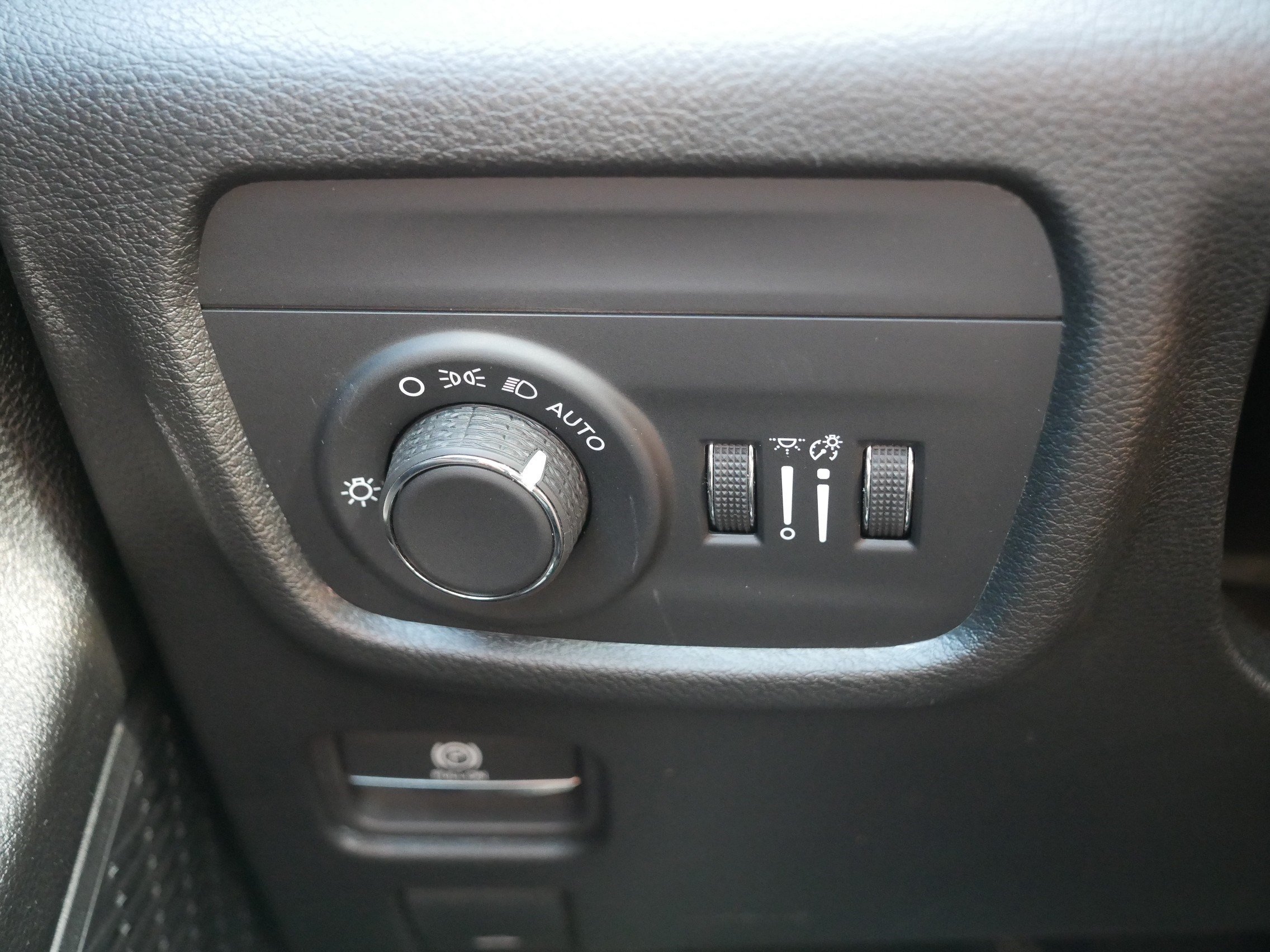 Used 2025 Jeep Grand Cherokee L Altitude AWD/4WD image 26