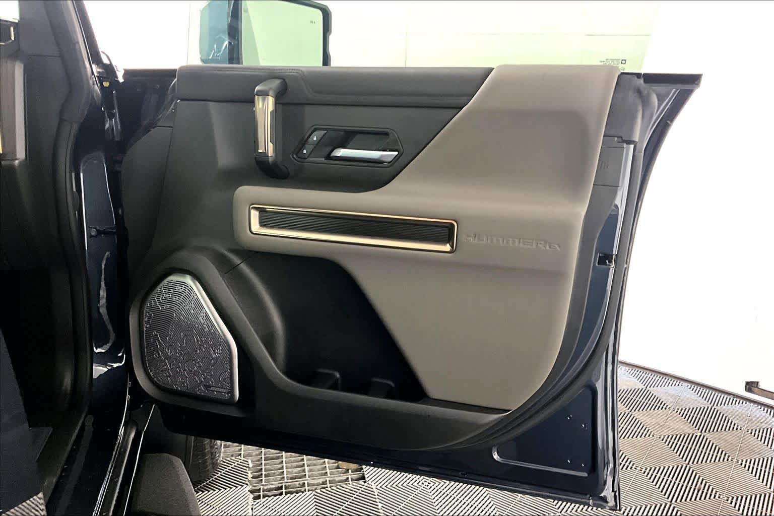 Used 2025 GMC Hummer EV 3X w/ LPO, Sport Package AWD/4WD image 20