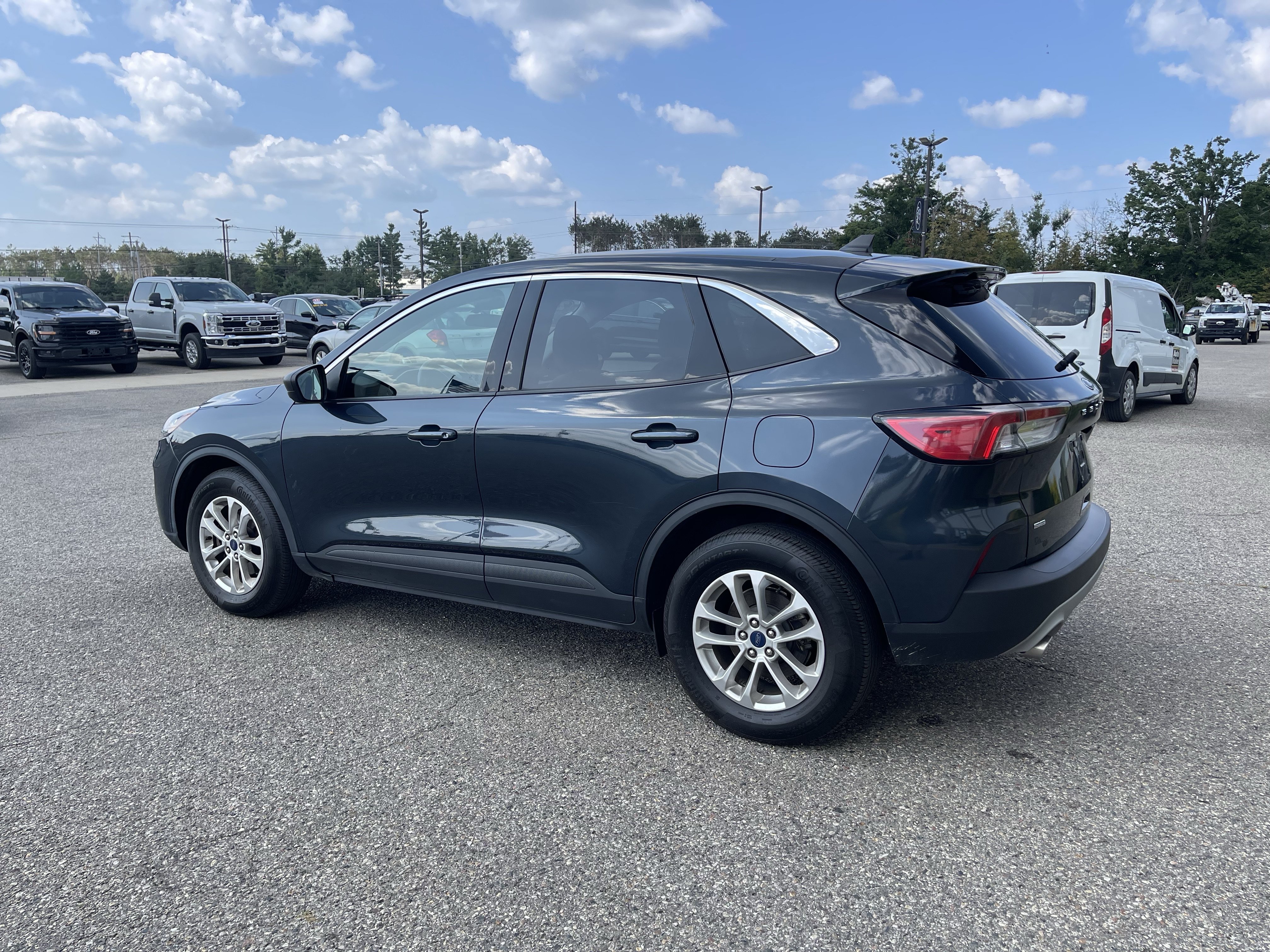 Used 2022 Ford Escape SE w/ Cold Weather Package AWD/4WD image 5