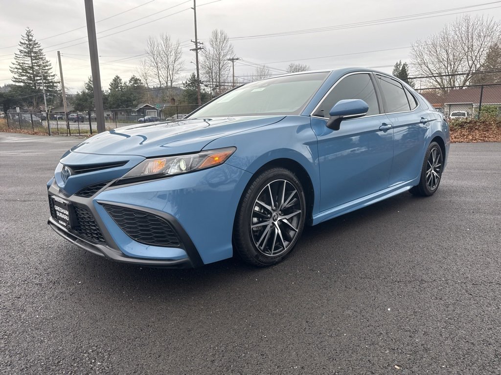 Used 2024 Toyota Camry SE image 3