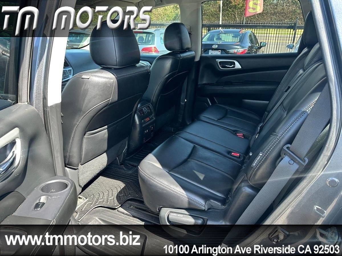 Used 2019 Nissan Pathfinder SL FWD image 18