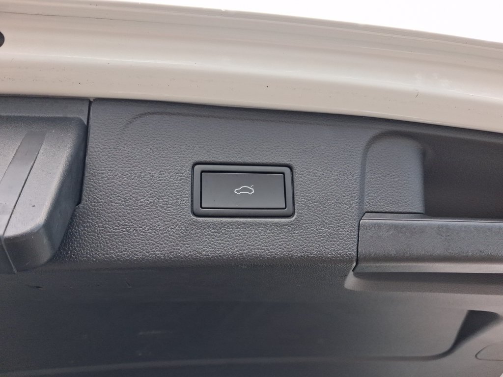 Used 2024 Volkswagen Atlas SE w/ Panoramic Sunroof Package FWD image 14