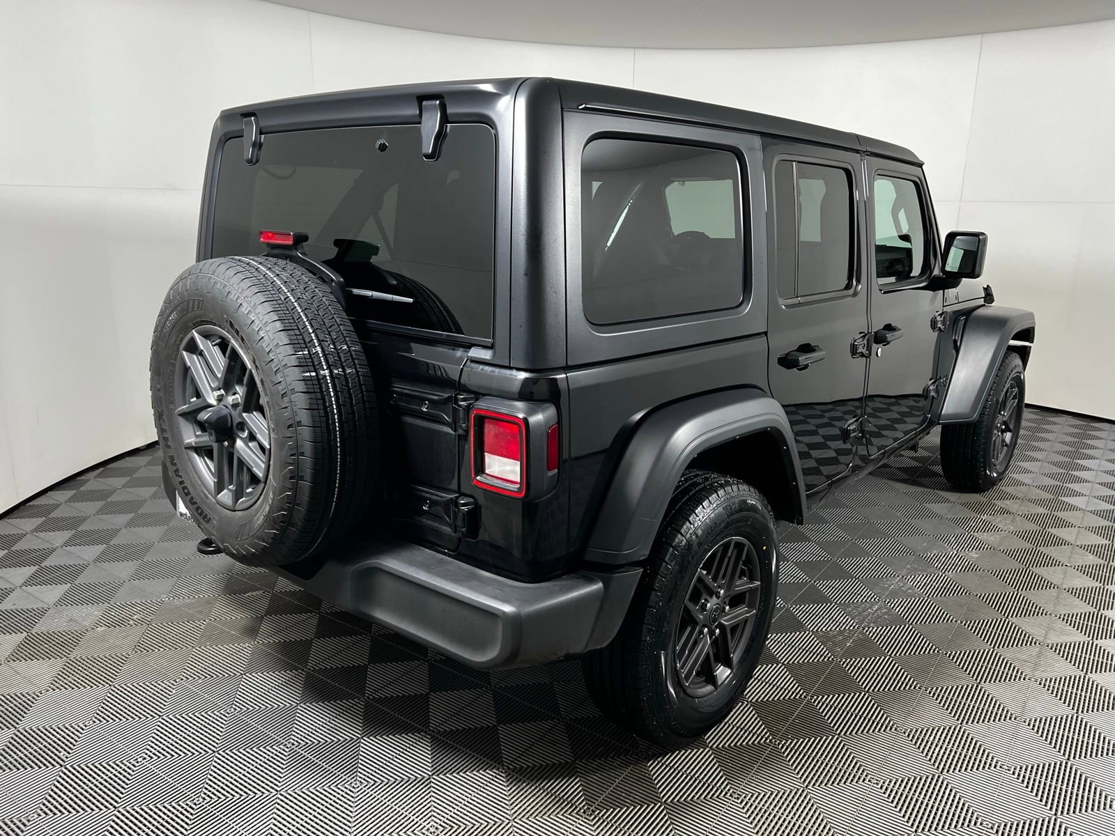 Used 2024 Jeep Wrangler Sport S image 5