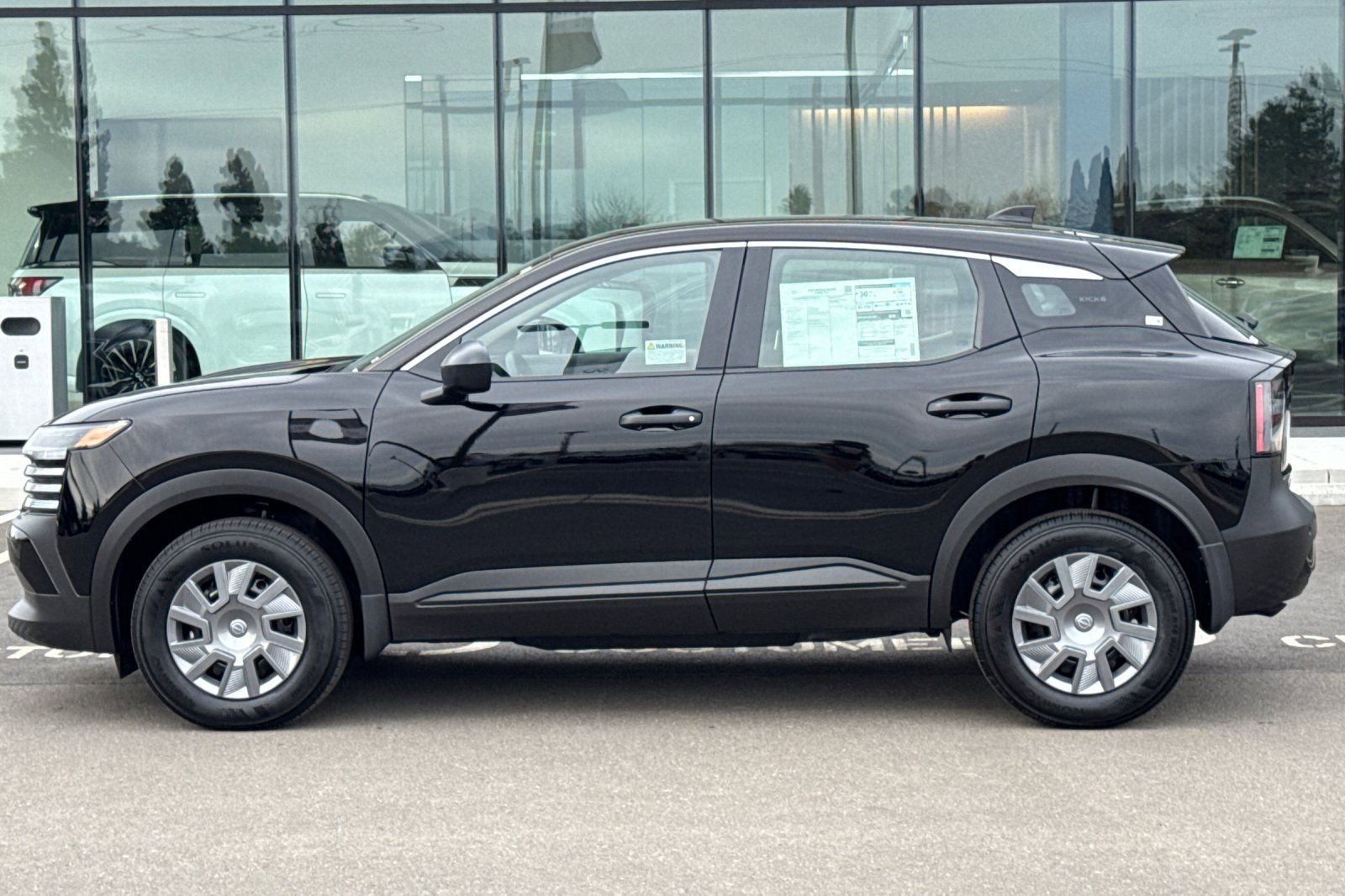 New 2025 Nissan Kicks S image 7