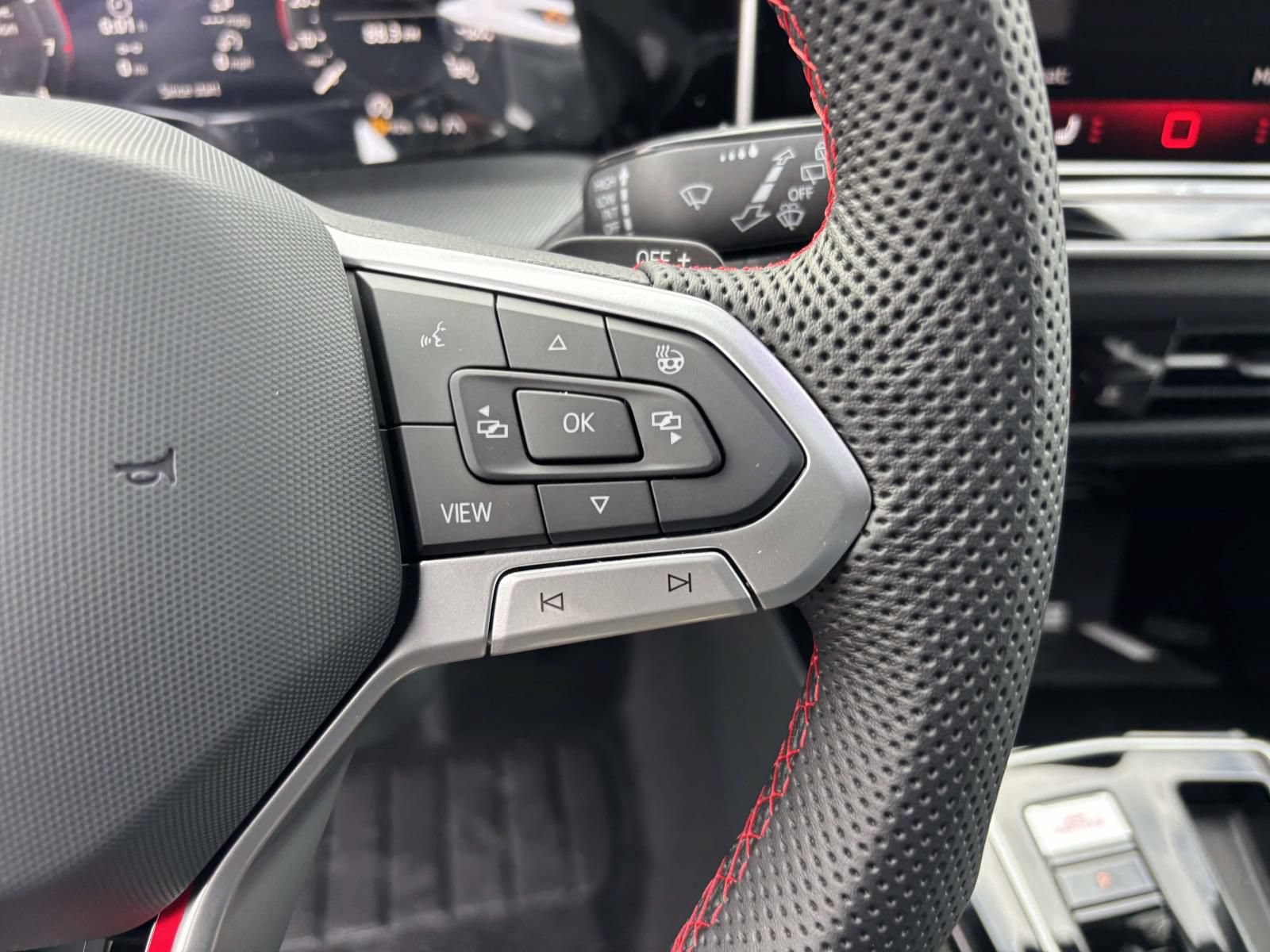 New 2026 Volkswagen GTI SE FWD image 18