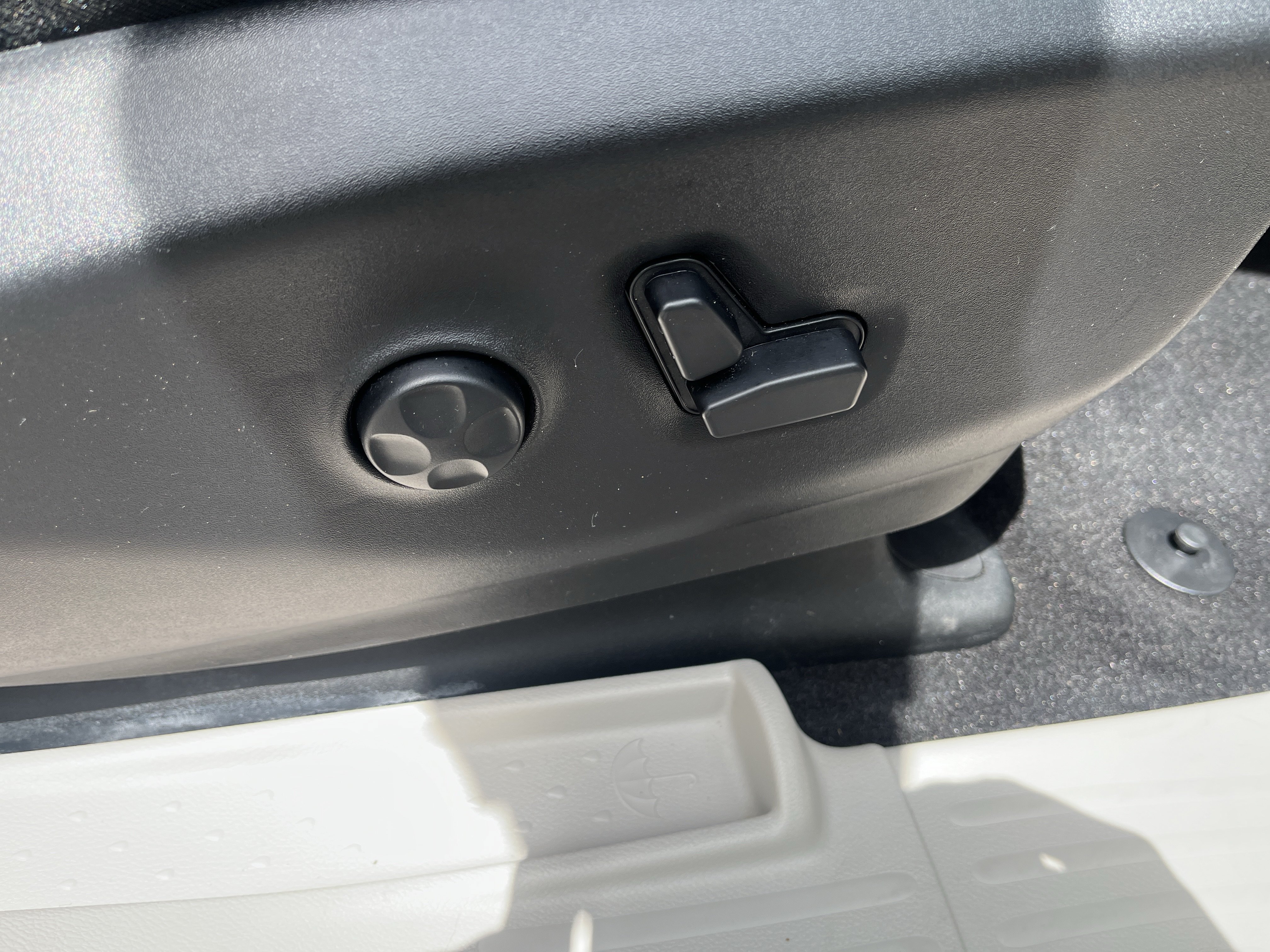 Used 2019 Chrysler Pacifica Limited w/ Tire & Wheel Group FWD image 21