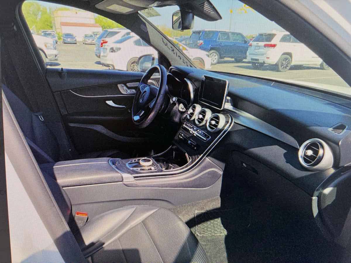 Used 2018 Mercedes-Benz GLC 300 4MATIC w/ Premium Package image 7