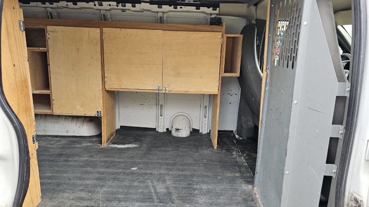 Used 2013 Chevrolet Express 2500 image 12