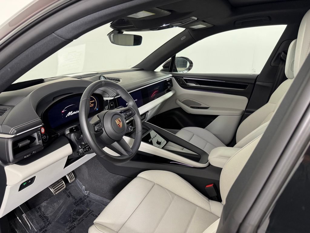 Certified 2025 Porsche Macan 4S Electric AWD/4WD image 4