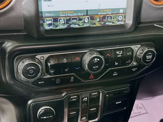 Used 2022 Jeep Gladiator Mojave w/ LED Lighting Group AWD/4WD image 23
