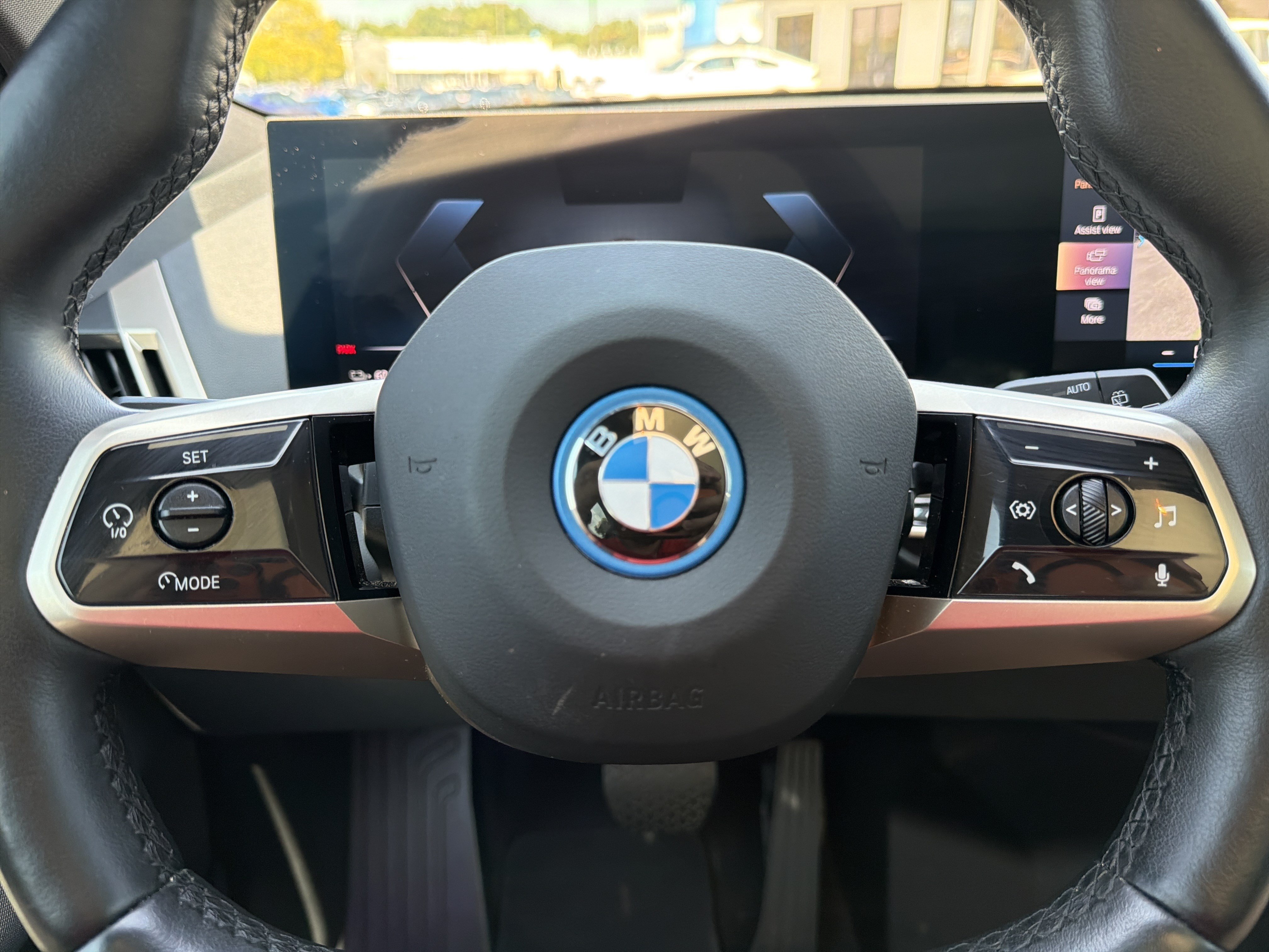 Used 2023 BMW iX xDrive50 w/ Premium Package AWD/4WD image 11