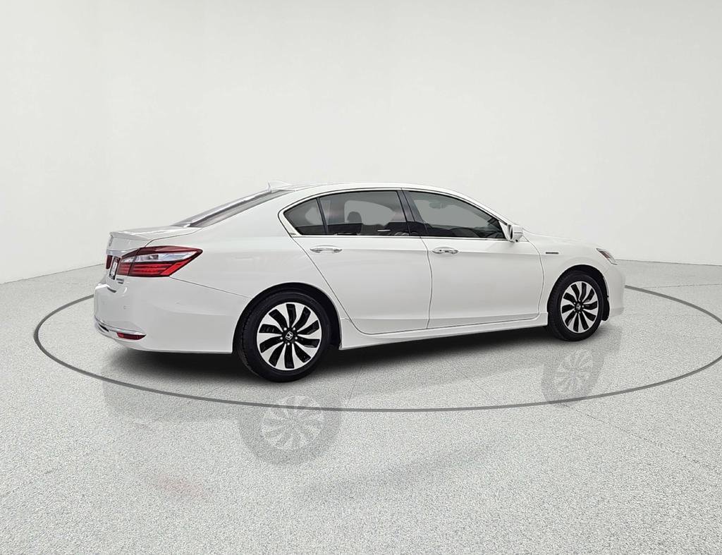 Used 2017 Honda Accord Touring image 9
