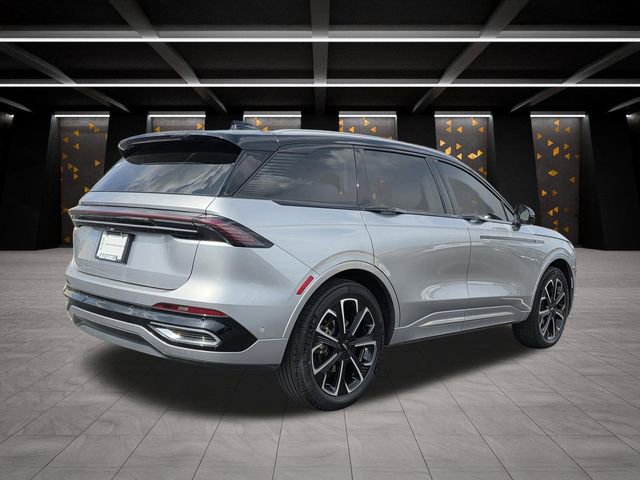 Used 2024 Lincoln Nautilus Reserve image 4