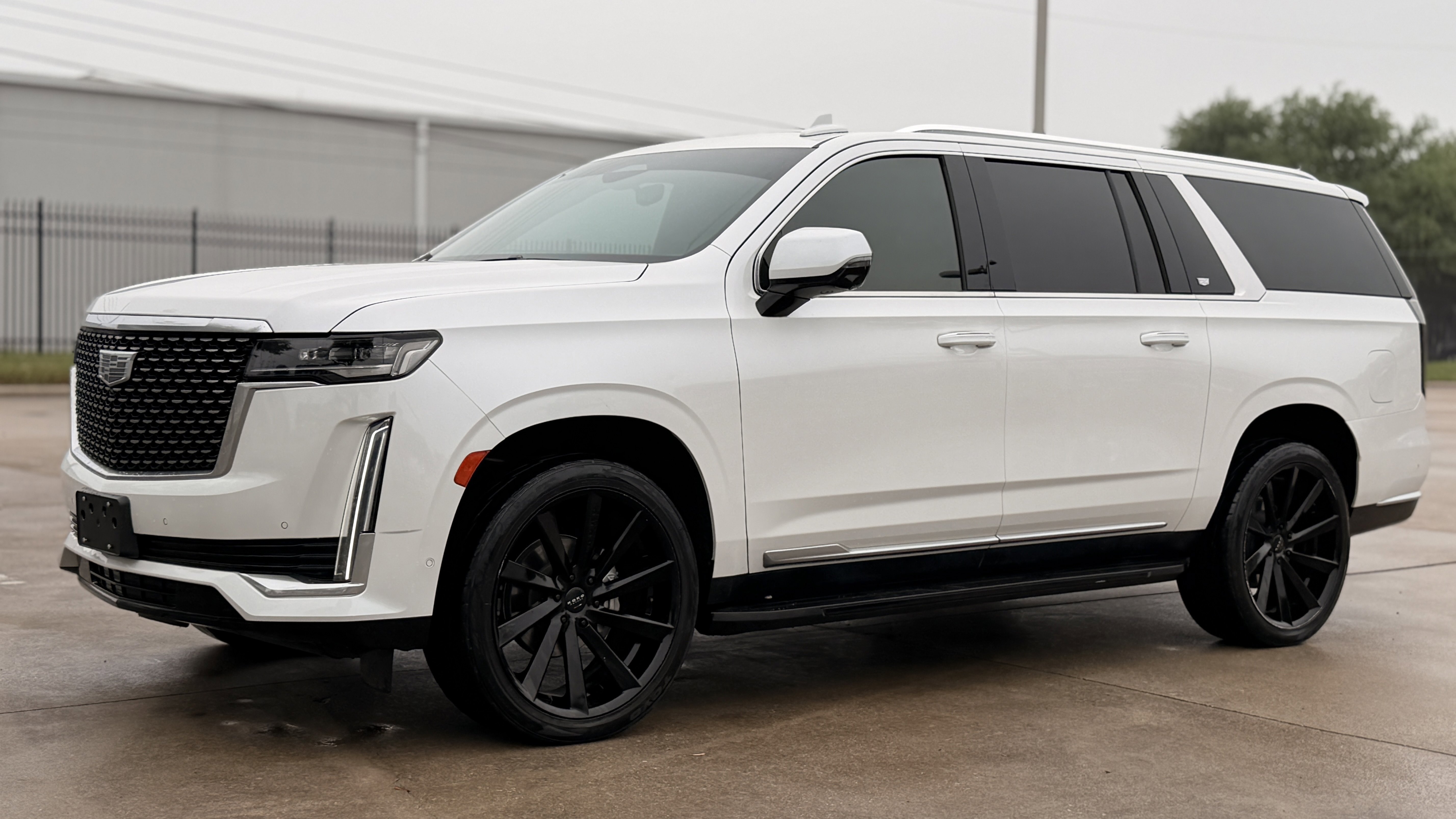 Used 2021 Cadillac Escalade ESV Premium Luxury image 3