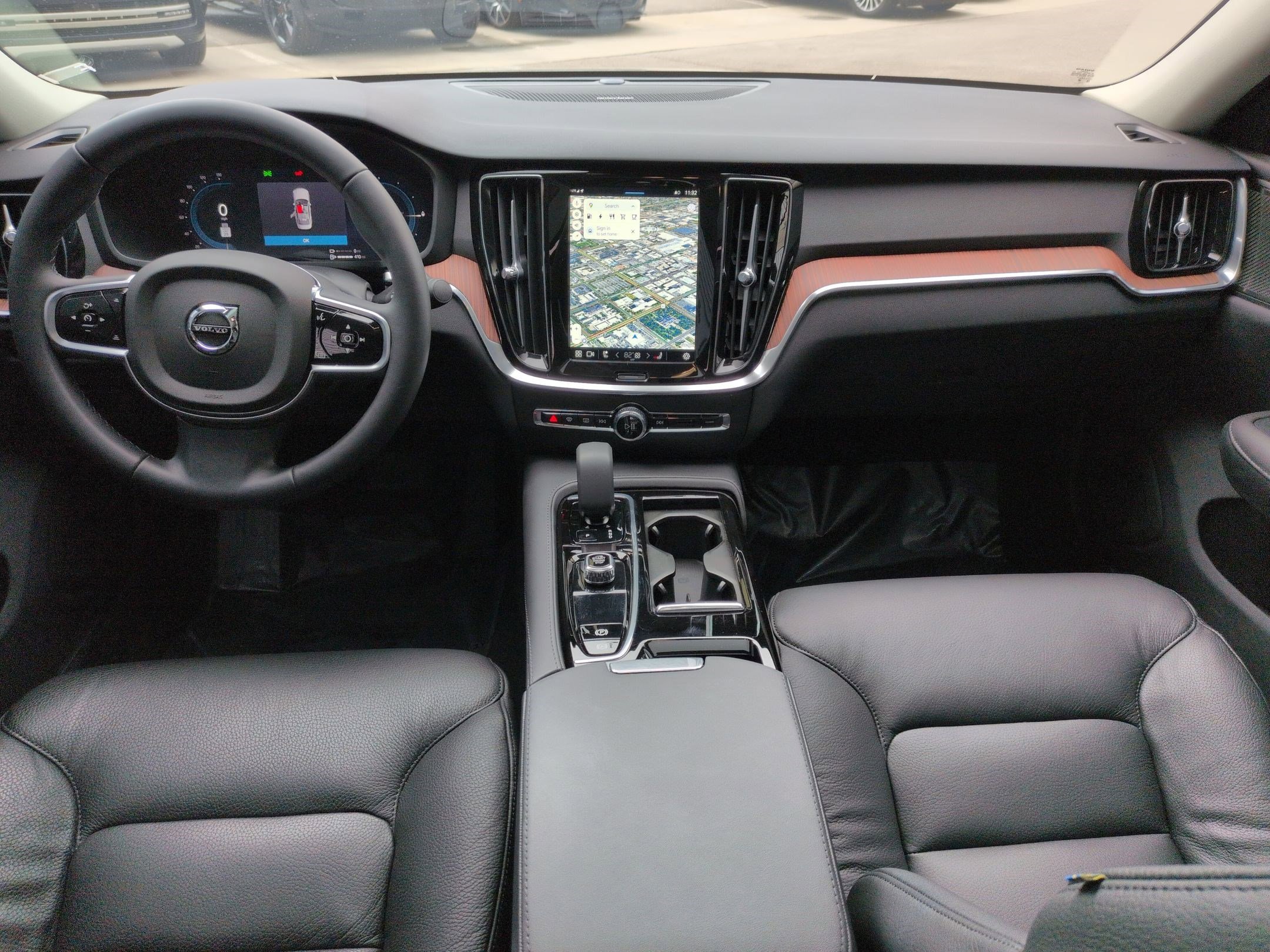 Used 2025 Volvo S60 T8 Plus image 28