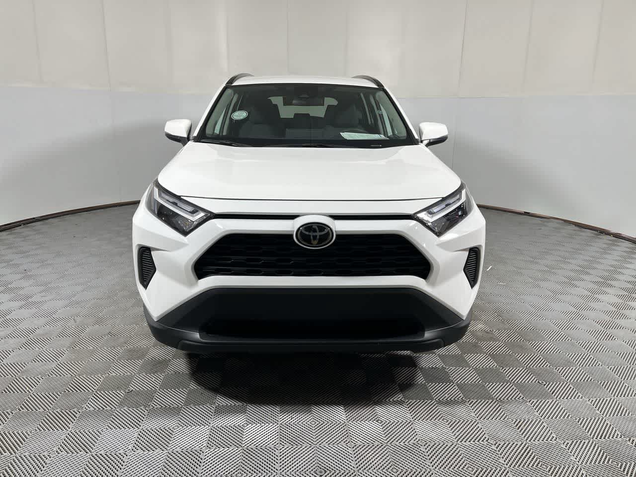 Used 2025 Toyota RAV4 XLE FWD image 3