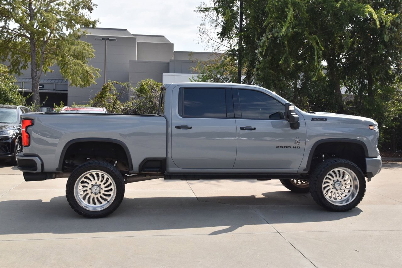 Used 2024 Chevrolet Silverado 2500 LTZ w/ LTZ Plus Package AWD/4WD image 6