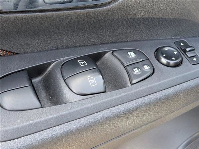Used 2023 Nissan Kicks SR FWD image 11