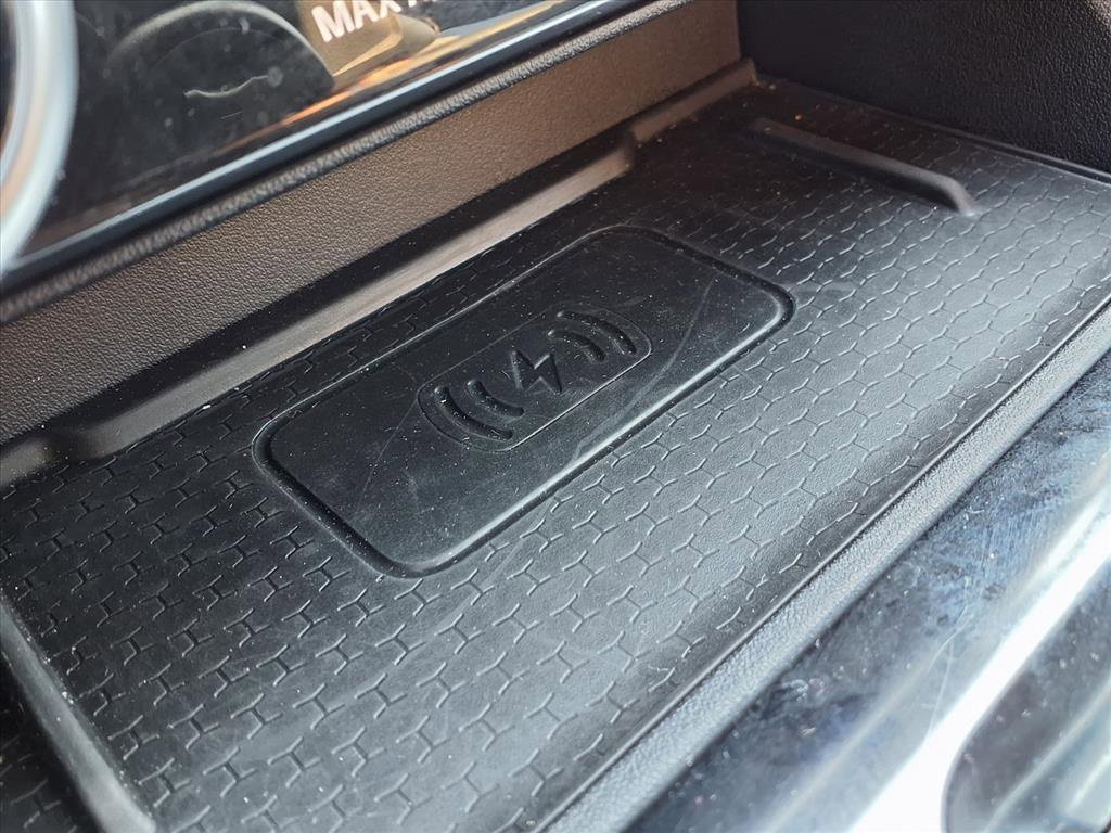 Used 2025 Jaguar F-PACE R-Dynamic S image 13