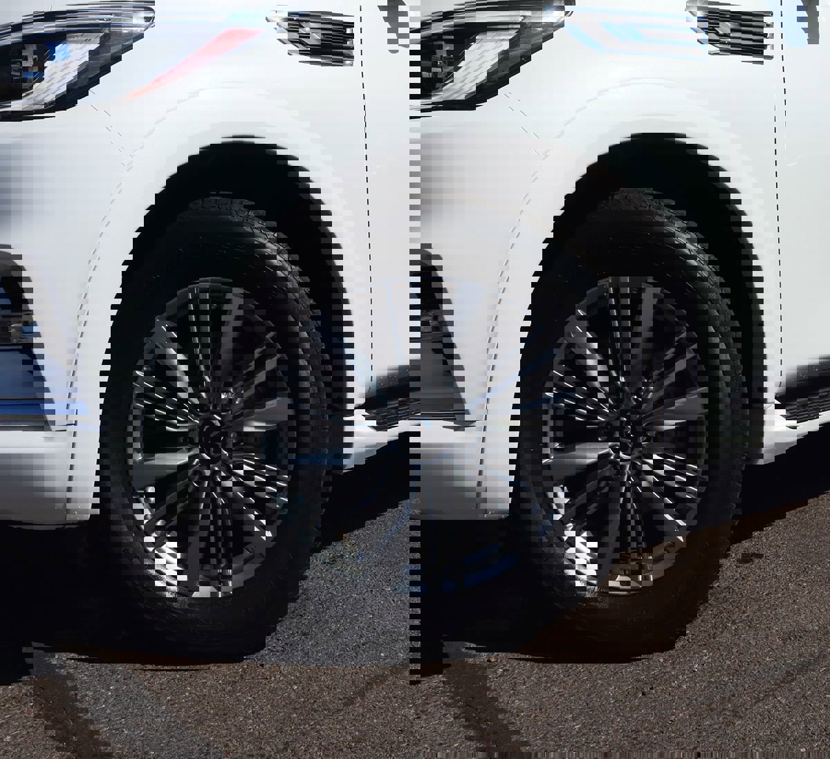 Used 2022 INFINITI QX80 Luxe w/ All-Season Package image 5