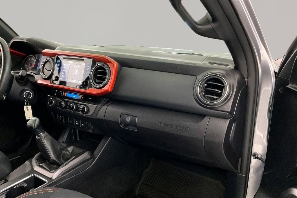 Used 2017 Toyota Tacoma TRD Off-Road w/ Premium & Technology Package image 22