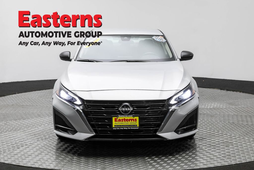 Used 2024 Nissan Altima 2.5 SV image 2