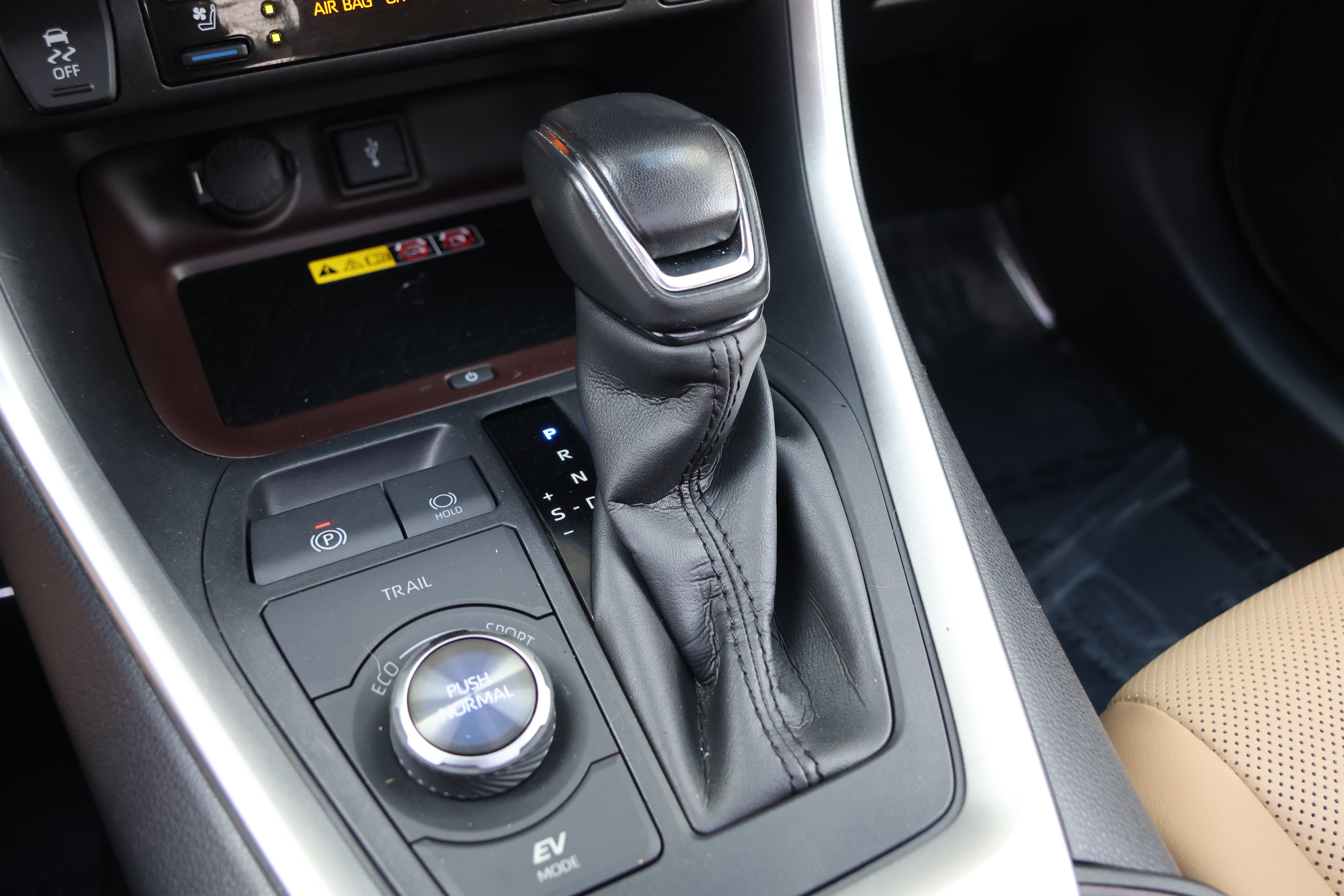 Used 2022 Toyota RAV4 Limited AWD/4WD image 30