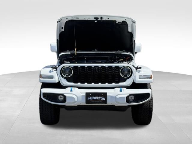 Used 2024 Jeep Wrangler High Altitude AWD/4WD image 9