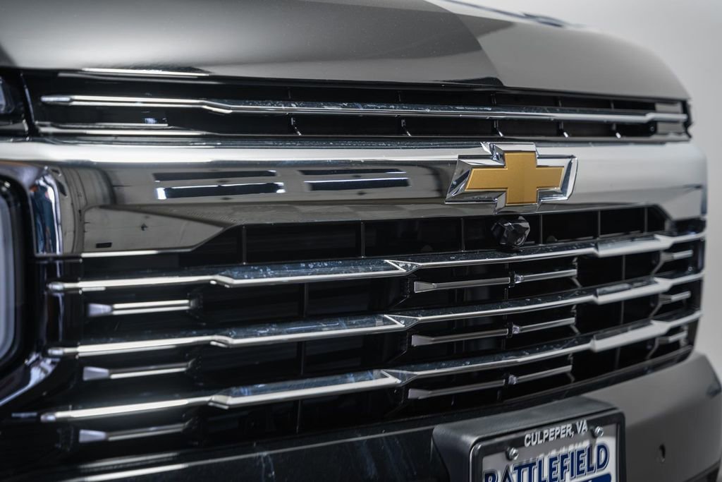 Used 2026 Chevrolet Suburban Premier image 14