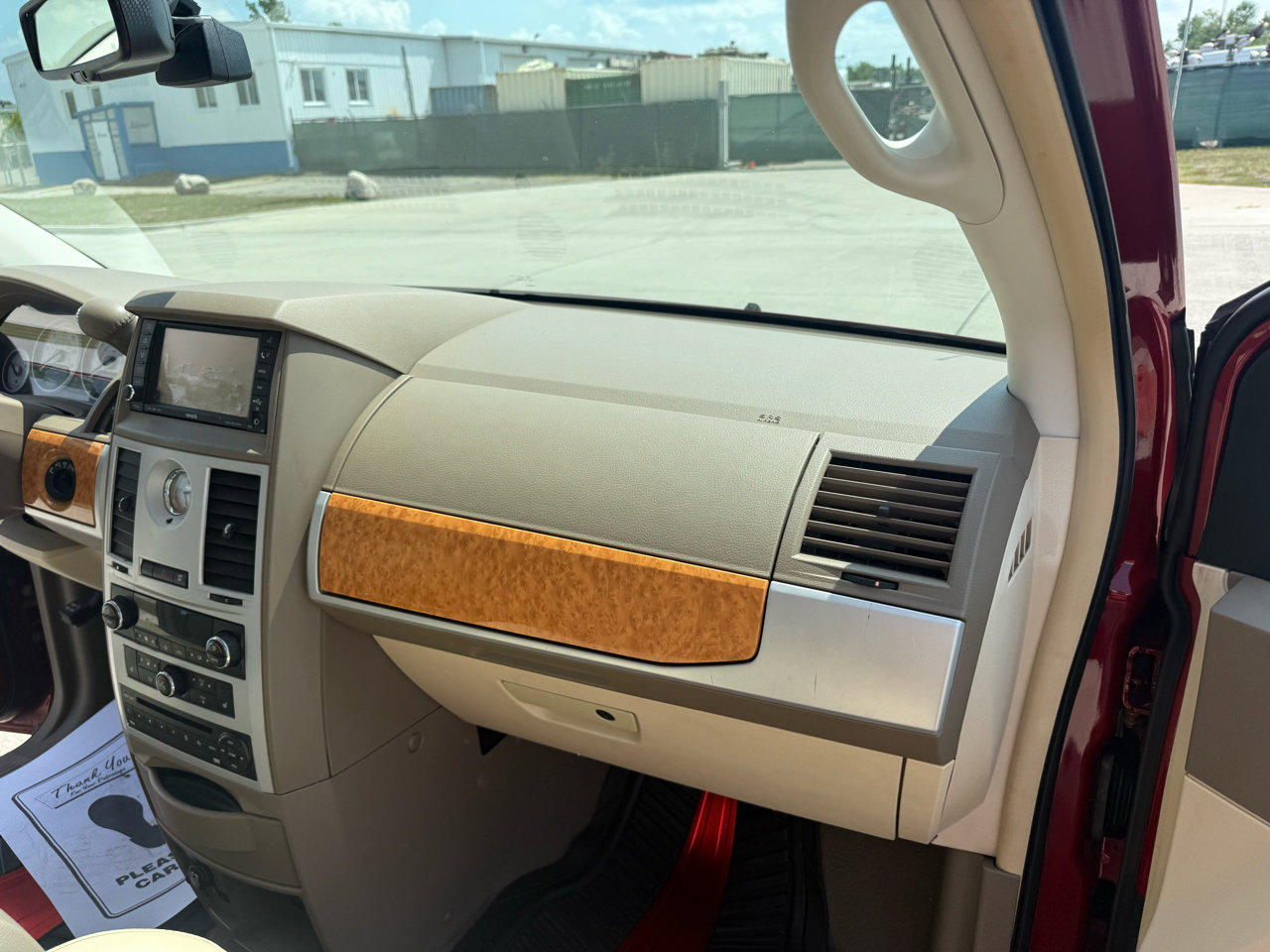 Used 2009 Chrysler Town & Country Limited w/ Entertainment Group #3 image 27