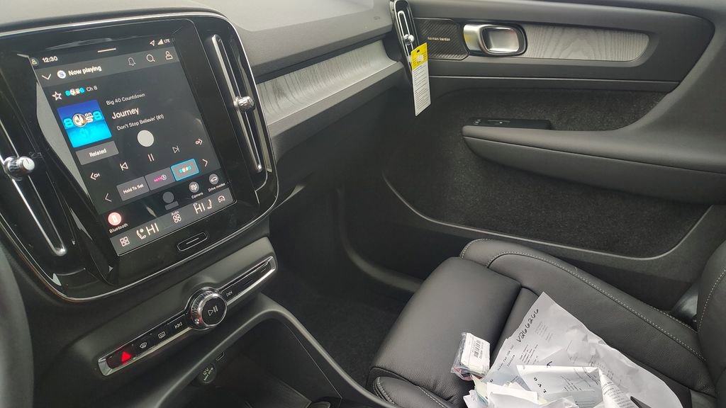 New 2026 Volvo XC40 B5 Plus w/ Climate Package image 25