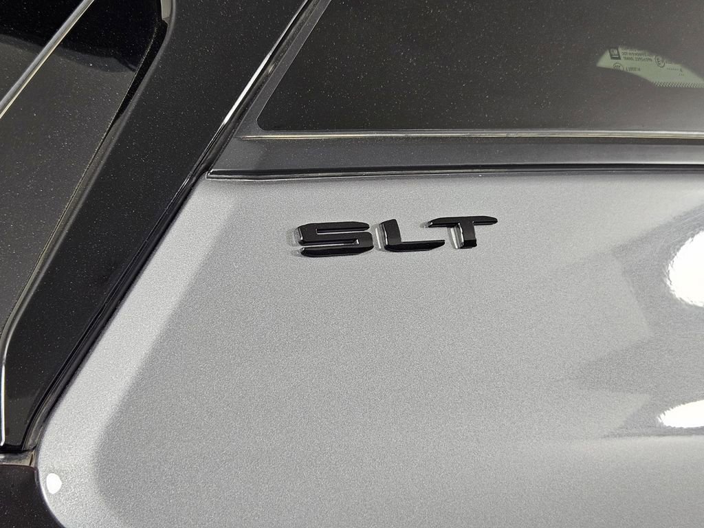 Used 2024 GMC Terrain SLT w/ Elevation Edition image 4