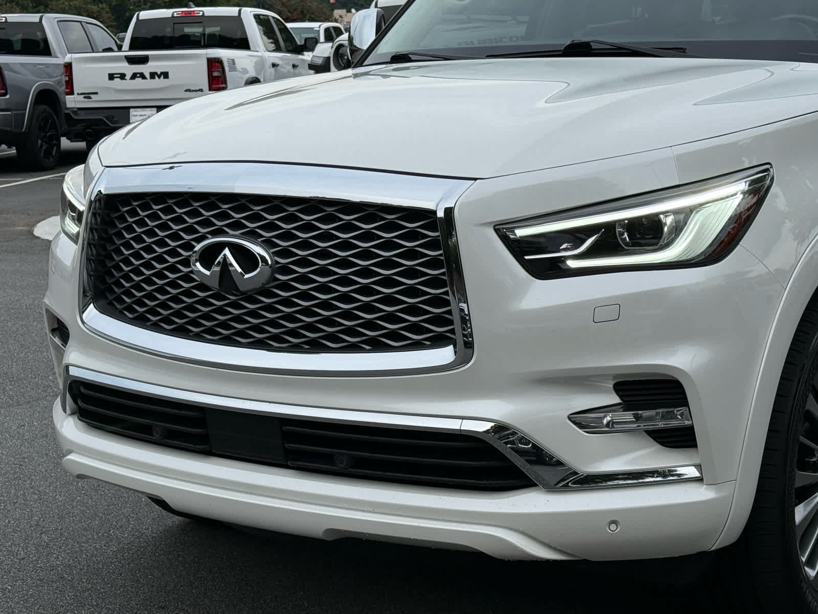 Used 2019 INFINITI QX80 Luxe w/ Proactive Package AWD/4WD image 9