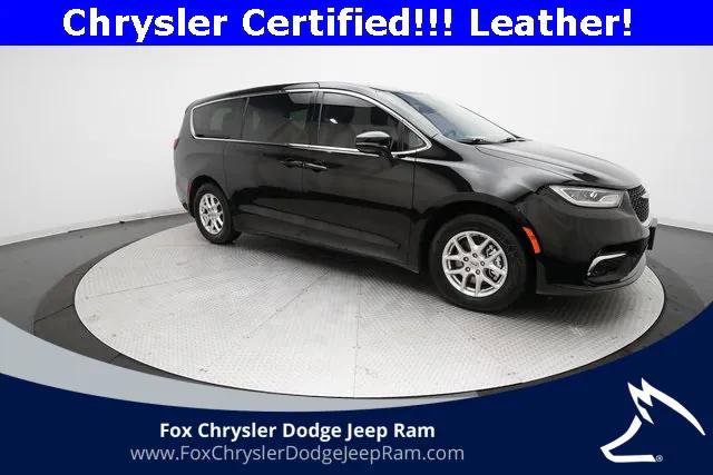 Certified 2024 Chrysler Pacifica Touring-L image 13