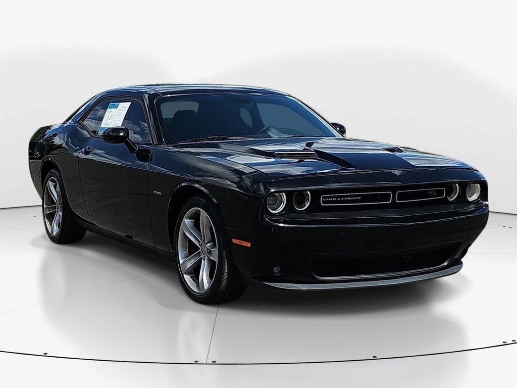Used 2016 Dodge Challenger R/T image 2