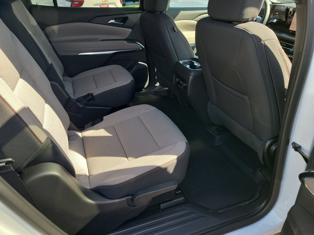 New 2027 Chevrolet Traverse LT w/ Midnight/Sport Edition FWD image 18