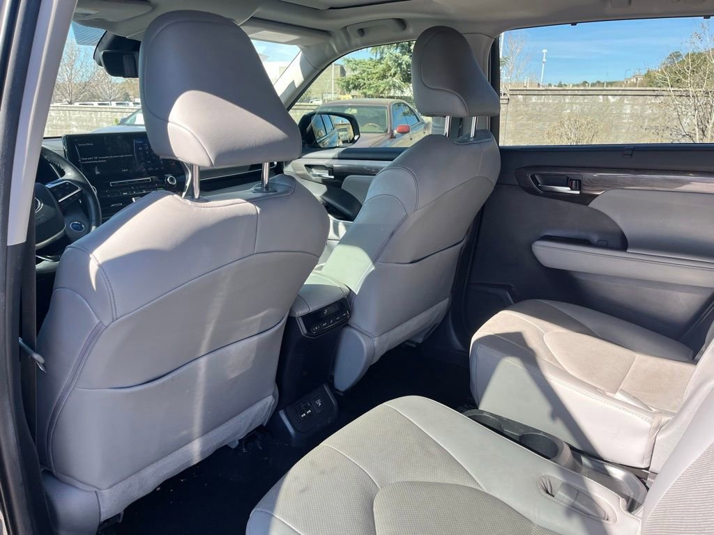 Used 2020 Toyota Highlander Limited image 11