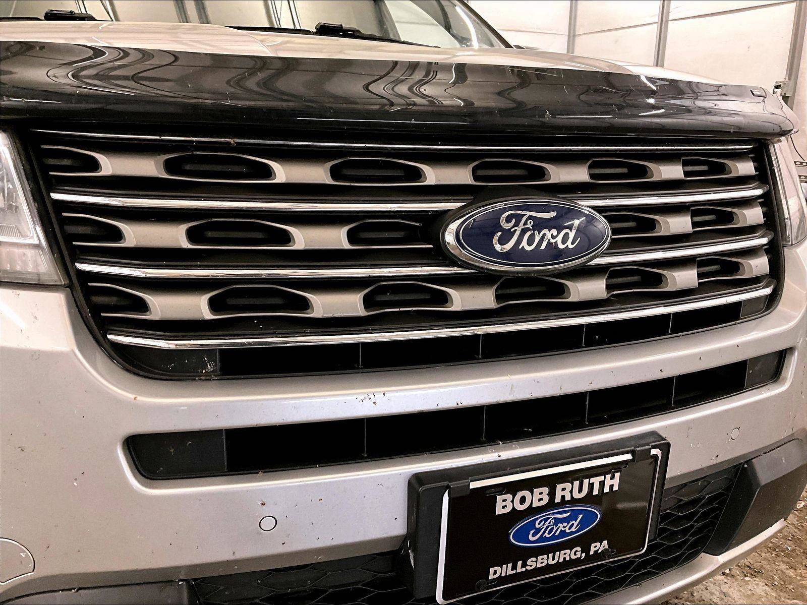 Used 2017 Ford Explorer XLT w/ Equipment Group 202A AWD/4WD image 31