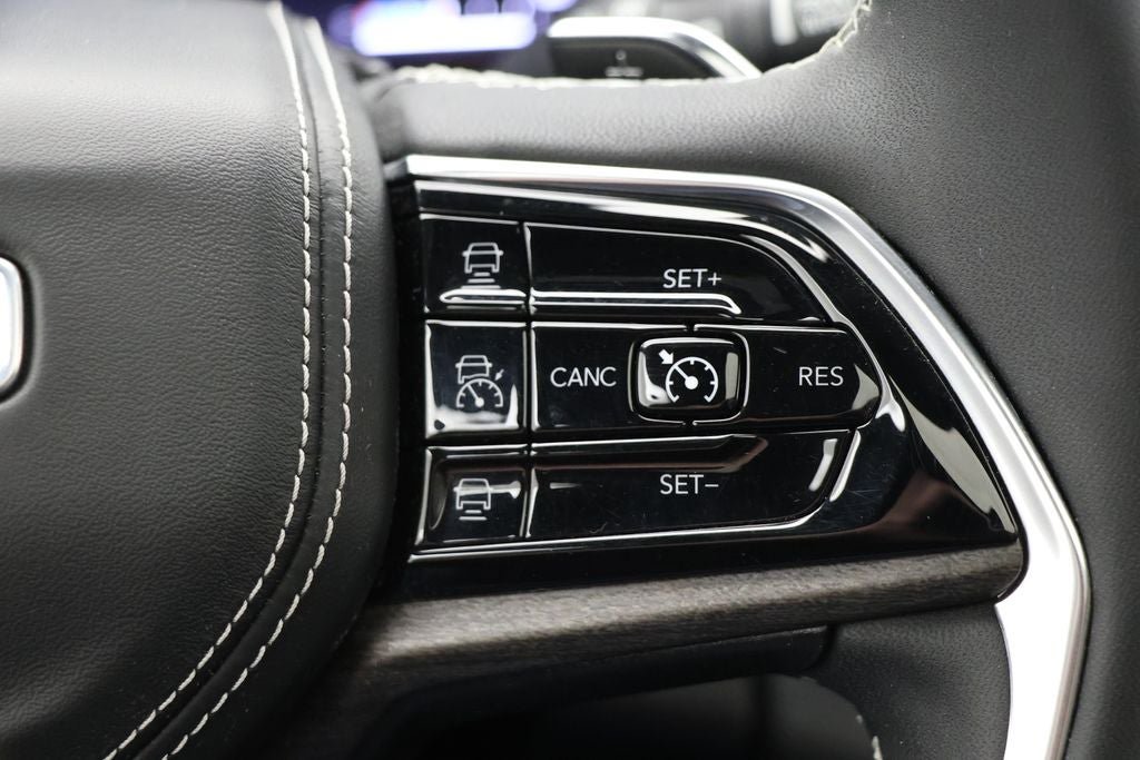Used 2023 Jeep Grand Cherokee Overland AWD/4WD image 21