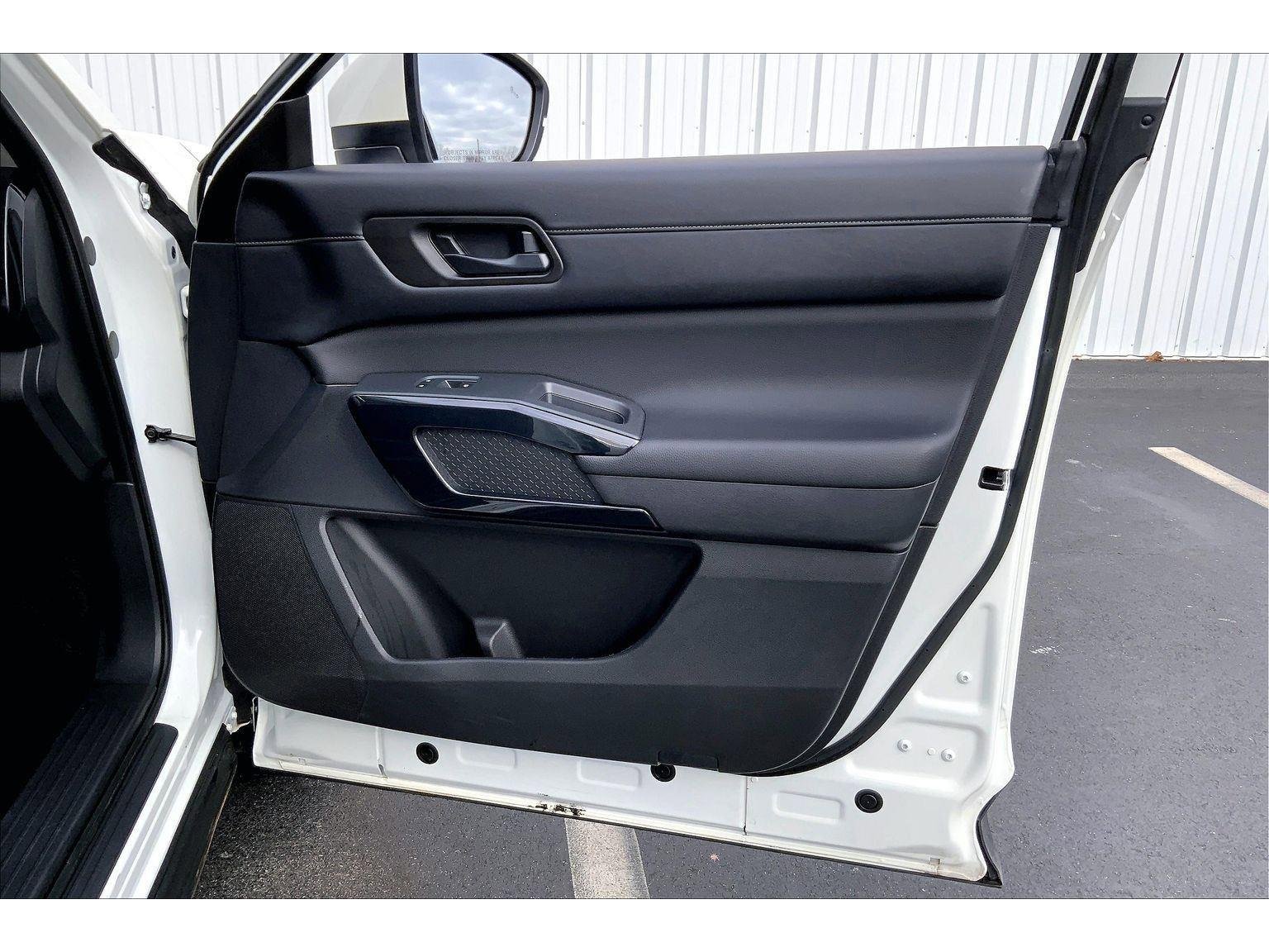 Used 2024 Nissan Pathfinder SV w/ Black Appearance Package image 19