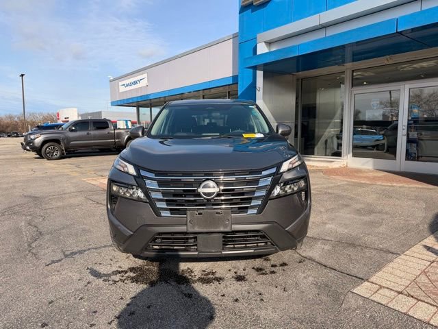 Used 2024 Nissan Rogue SV image 3