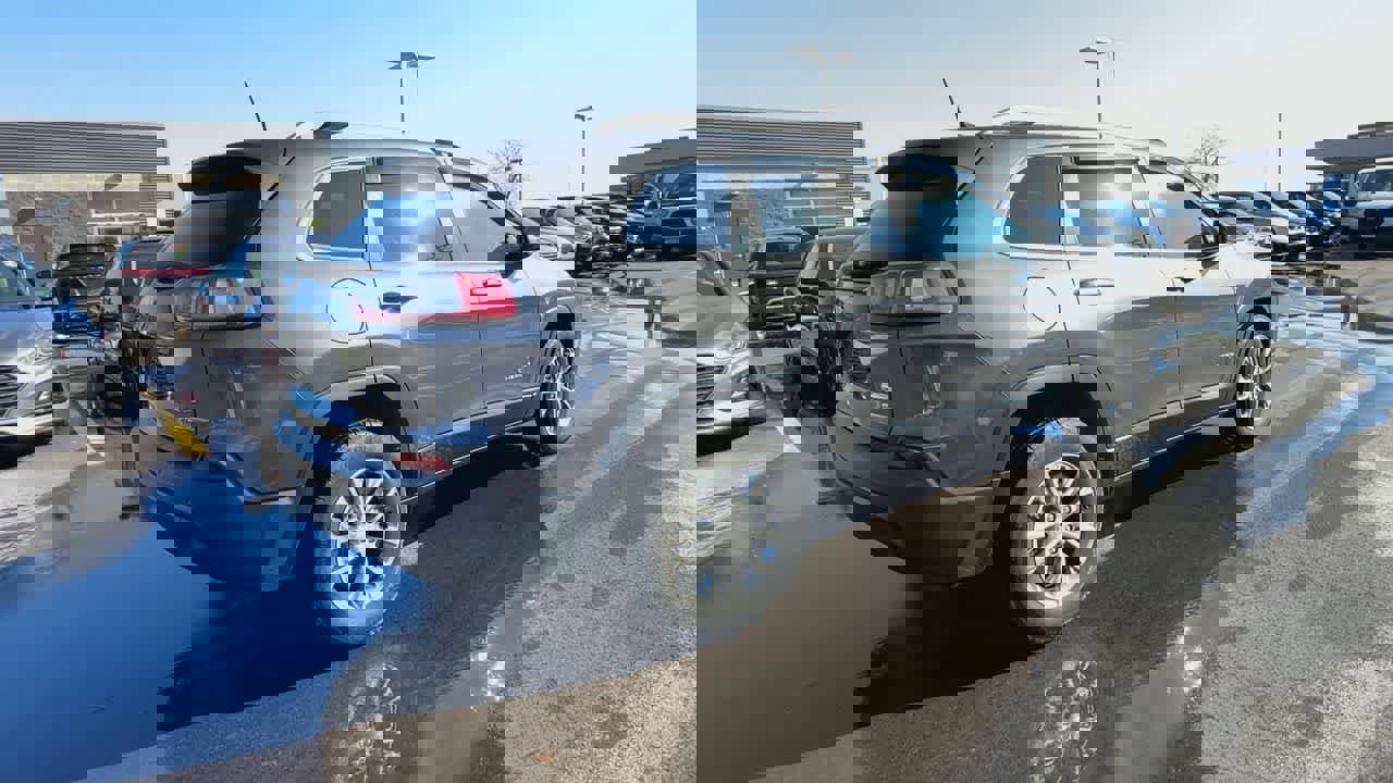 Used 2019 Jeep Cherokee Latitude Plus w/ Cold Weather Group image 8