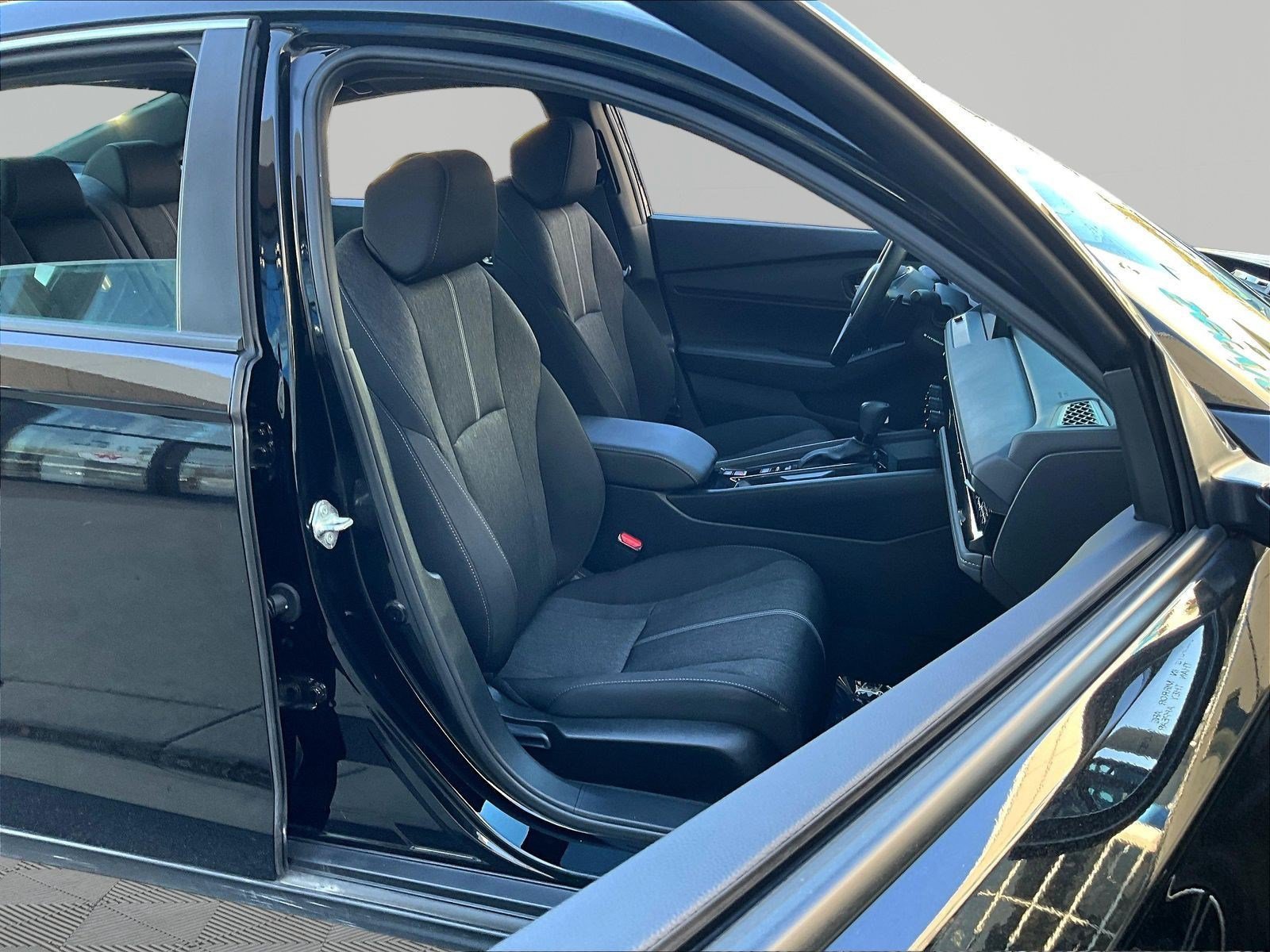 Used 2025 Honda Accord Sport image 28