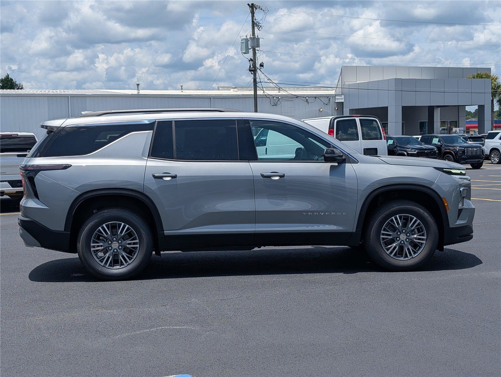 New 2026 Chevrolet Traverse LT w/ Driver Confidence Package FWD image 6