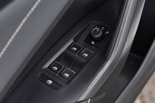 Used 2025 Volkswagen Jetta SEL image 8