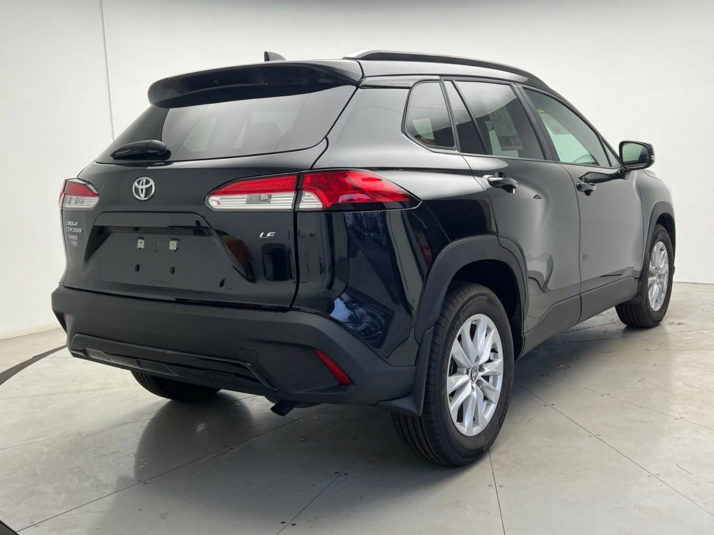 Used 2024 Toyota Corolla Cross LE image 3