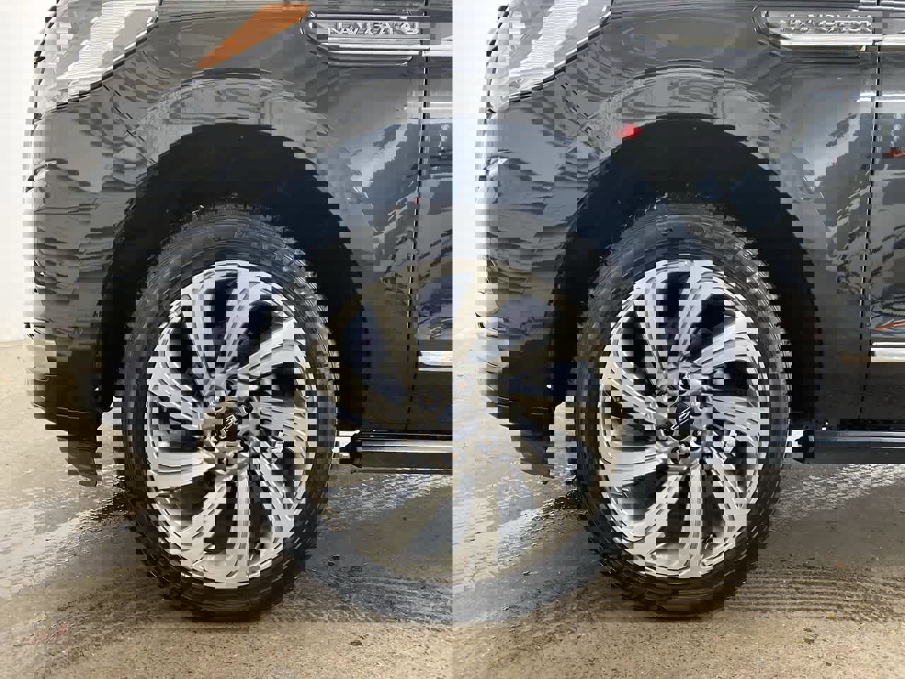 Used 2023 Lincoln Navigator L Reserve image 10