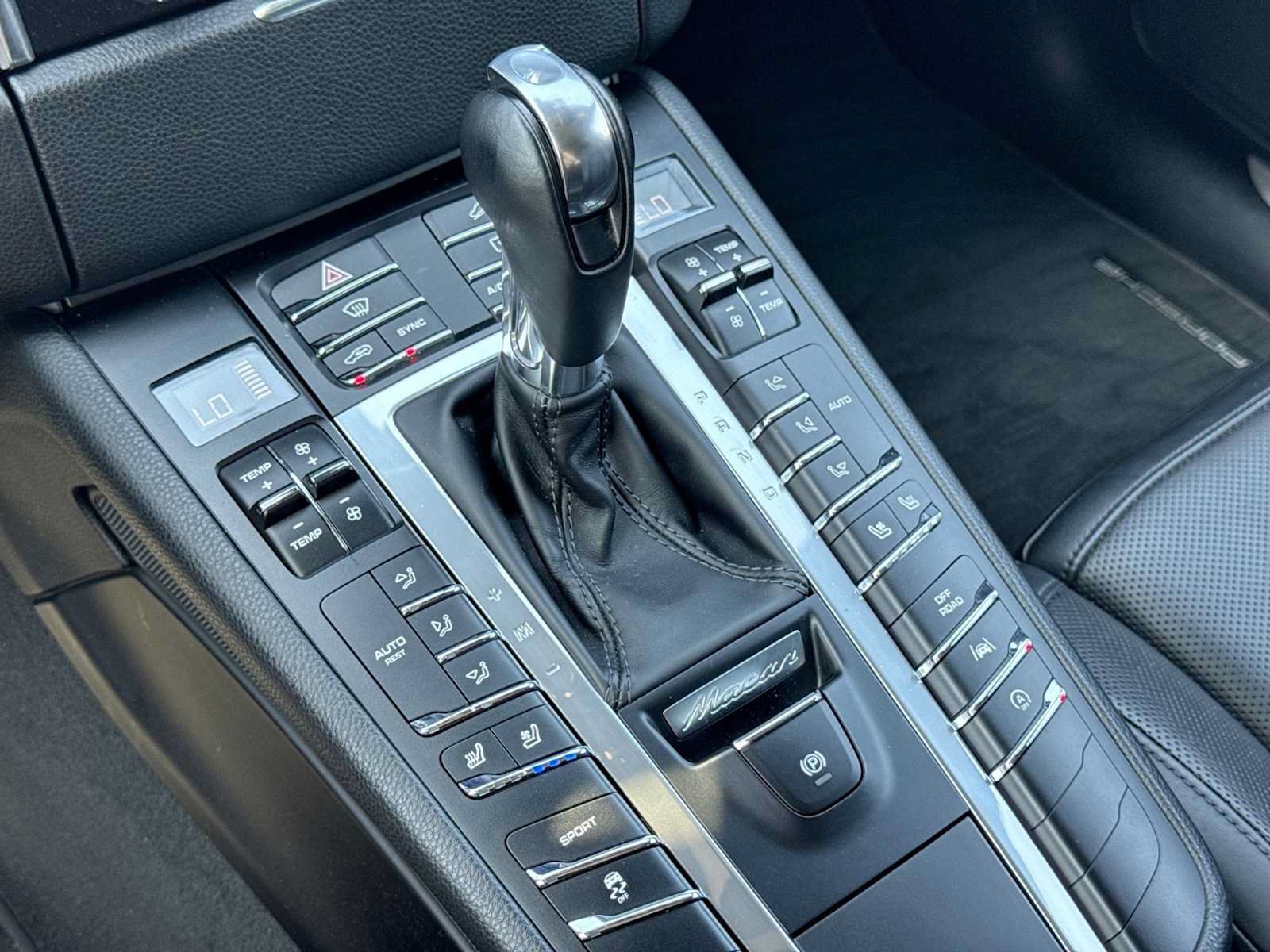 Used 2018 Porsche Macan S AWD/4WD image 32