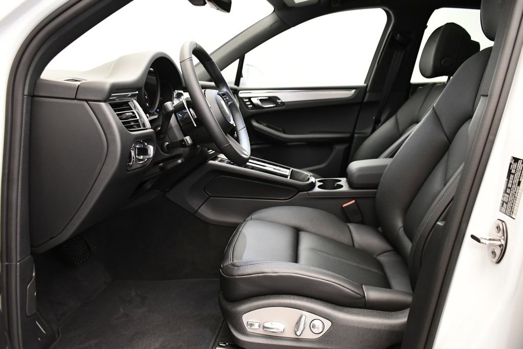 Used 2026 Porsche Macan AWD/4WD image 5