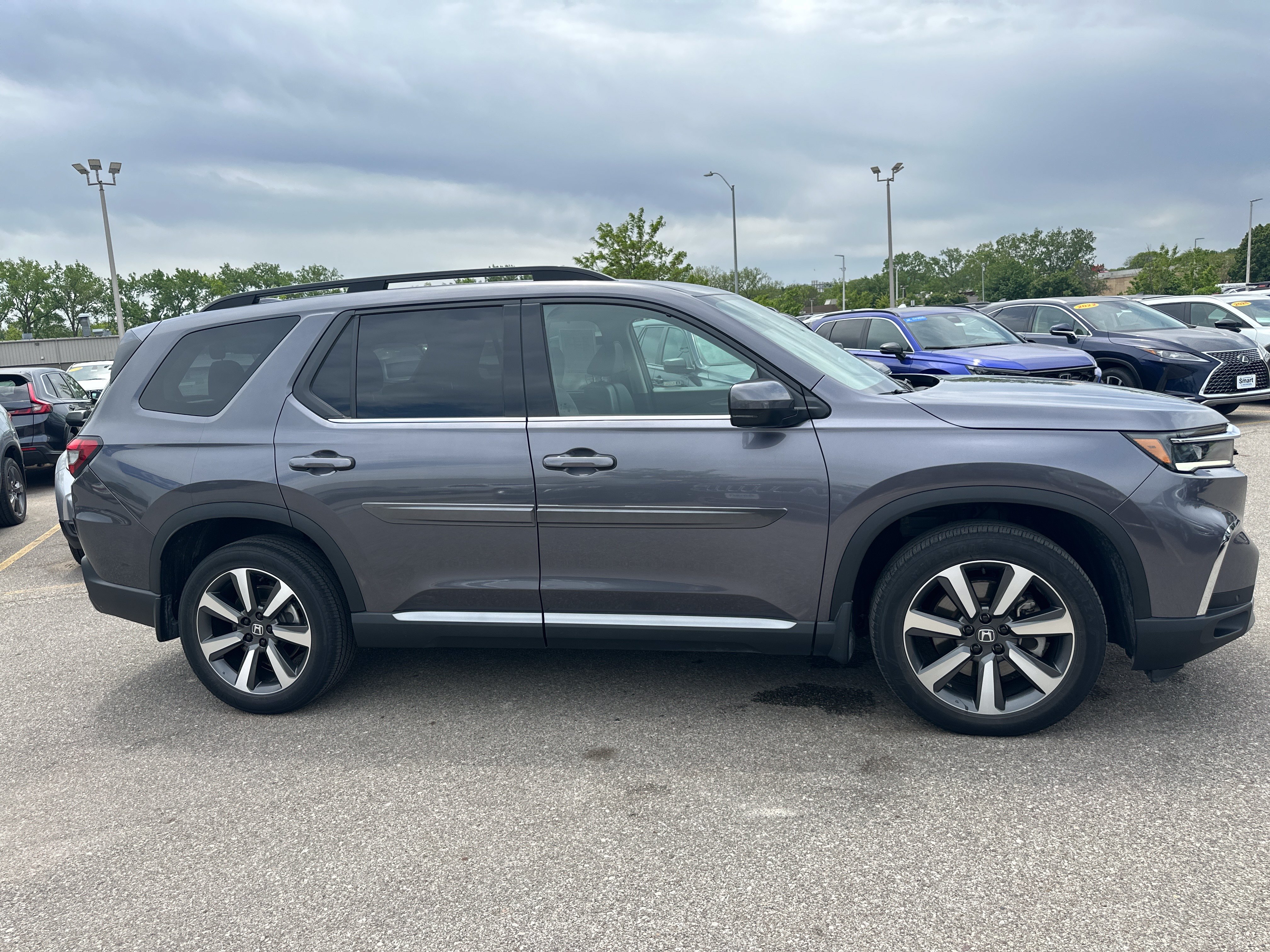 Used 2023 Honda Pilot Touring image 3